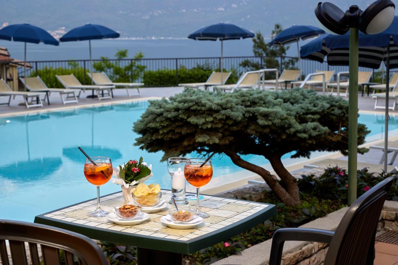 Hotel Royal Village リモーネ・スル・ガルダ エクステリア 写真