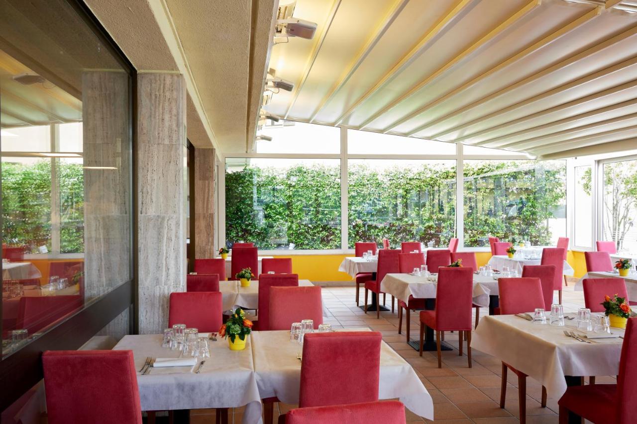Hotel Royal Village リモーネ・スル・ガルダ エクステリア 写真