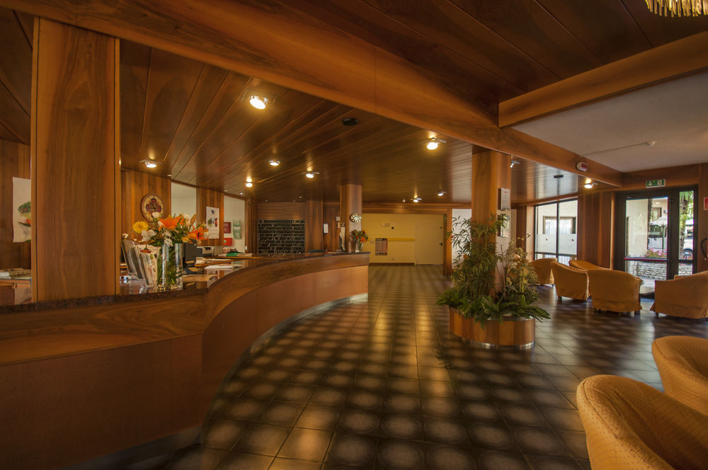 Hotel Royal Village リモーネ・スル・ガルダ エクステリア 写真