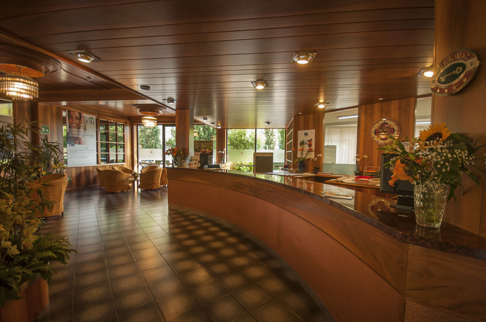Hotel Royal Village リモーネ・スル・ガルダ エクステリア 写真