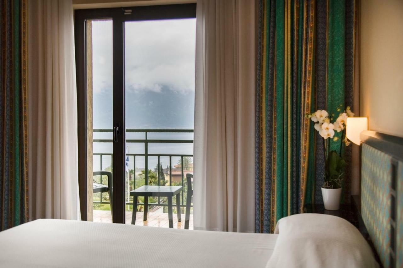Hotel Royal Village リモーネ・スル・ガルダ エクステリア 写真